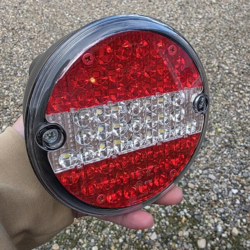 Rund lygte til lastbil og trailer 24V. 2-i-1 lygte med tågelys og baklys