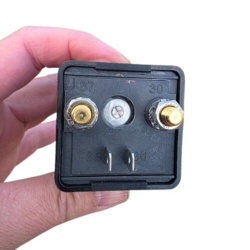 Relæ 12 volt 200 ampere fra Wehrle – kvalitetsrelæ til landbrugs- og industrikøretøjer.