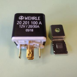 Typiske anvendelser for 12V 20/30A relæer:
Bil og motorcykel:

Tænding/starter

Fjernlys/nærlys

Tågelys eller ekstralys

El-vinduer, sædevarme, ventilatorer

Horn og sirener

Trailer og campingvogne:

Lysstyring

Batteriskift mellem bil og campingvogn

Tilslutning af ekstra udstyr via kontakt

Automatisering og gør-det-selv projekter:

Fjernstyring af el-komponenter

Skift mellem to forskellige strømtilførsler

Tidsstyrede eller sensoraktiverede funktioner

Landbrug og erhvervskøretøjer:

Styring af pumper, lys eller motorer

Robust styring i 12V systemer