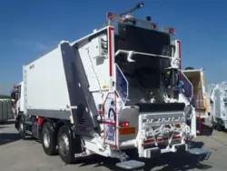 LED baglygte PRO-M-ROAD, monteret på Hydrema rendegraver.