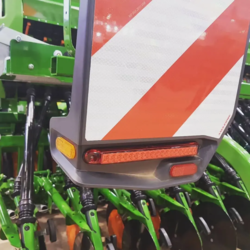 Amazone maskine med Proplast baglygte og reflekser