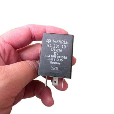 Blinkrelæ 12V 2/4x21W med 3 stikben til køretøjer uden anhængertræk – Wehrle 54201101