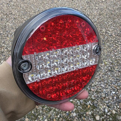 Rund lygte til lastbil og trailer 24V. 2-i-1 lygte med tågelys og baklys