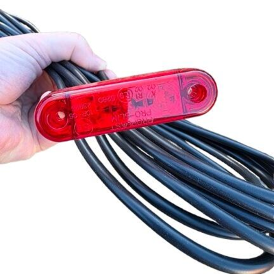 LED markeringslygte 24V rød PROPLAST PRO-SLIM med 5 meter kabel, ADR- og E-godkendt, IP6K9K.