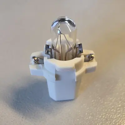 Instrumentlyspære B8.3D 12V 2W – detalje af sokkel