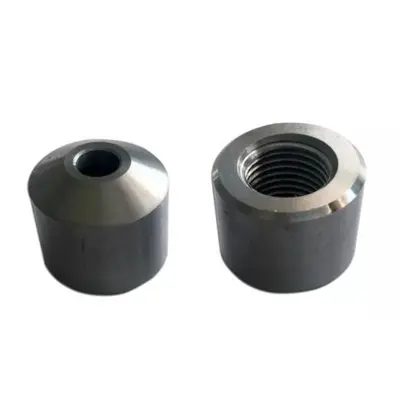 Gevindbøsning til påsvejsning på udstødning med M12x1,5 gevind, 18 mm højde og 20 mm ydre diameter.