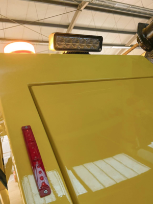LED markeringslygte rød 12/24V - Proplast PRO-FLAT XL her monteret på lastbil