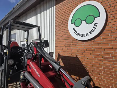 Weidemann minilæsser fra Mosegaarden Service fik monteret et par nye lygter med kraftigt arbejdslys